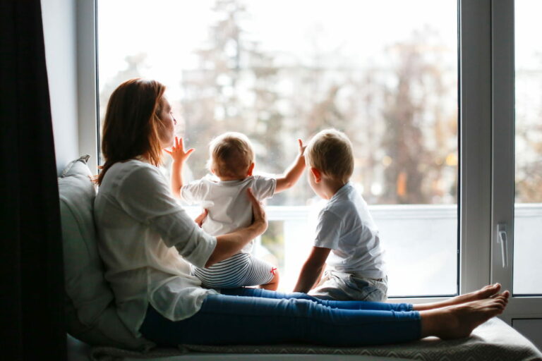 Bonus secondo figlio 2024: decontribuzione per le mamme e asilo gratis