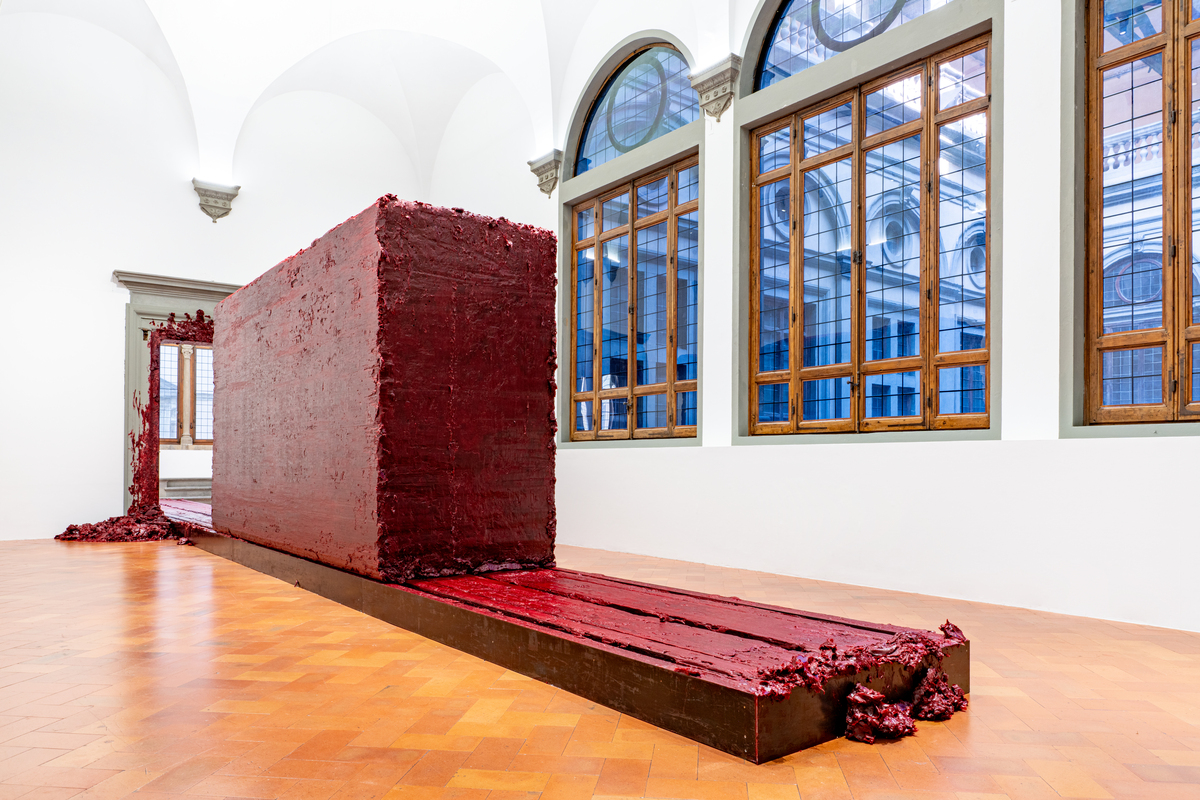 Palazzo Strozzi presenta Anish Kapoor con la mostra Untrue Unreal (fino al 4 febbraio 2024).