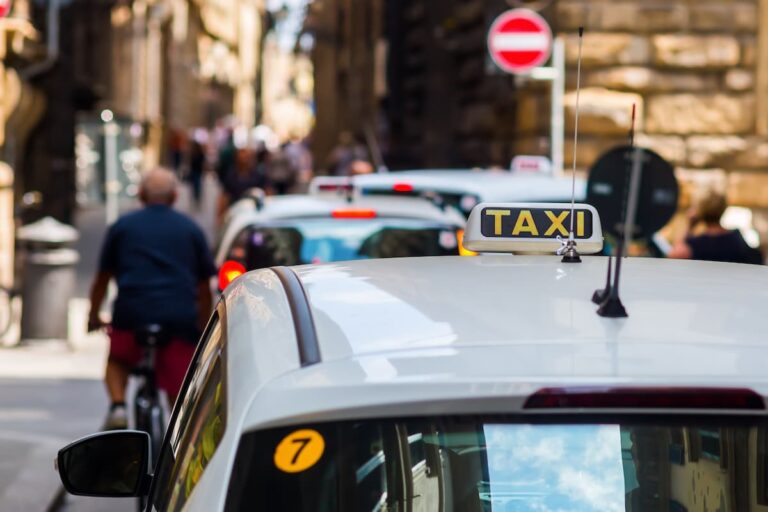 Aumento delle tariffe taxi a Firenze, più 16% nel 2024
