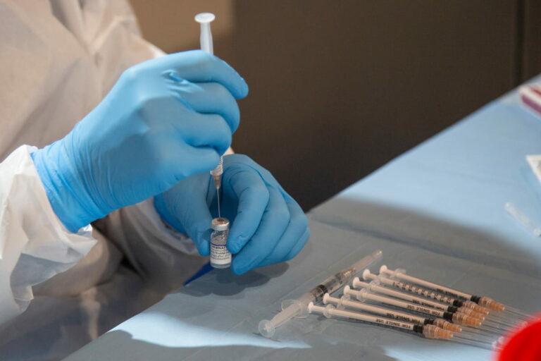 Vaccinazione Covid in Toscana 2023, chi può fare la prenotazione
