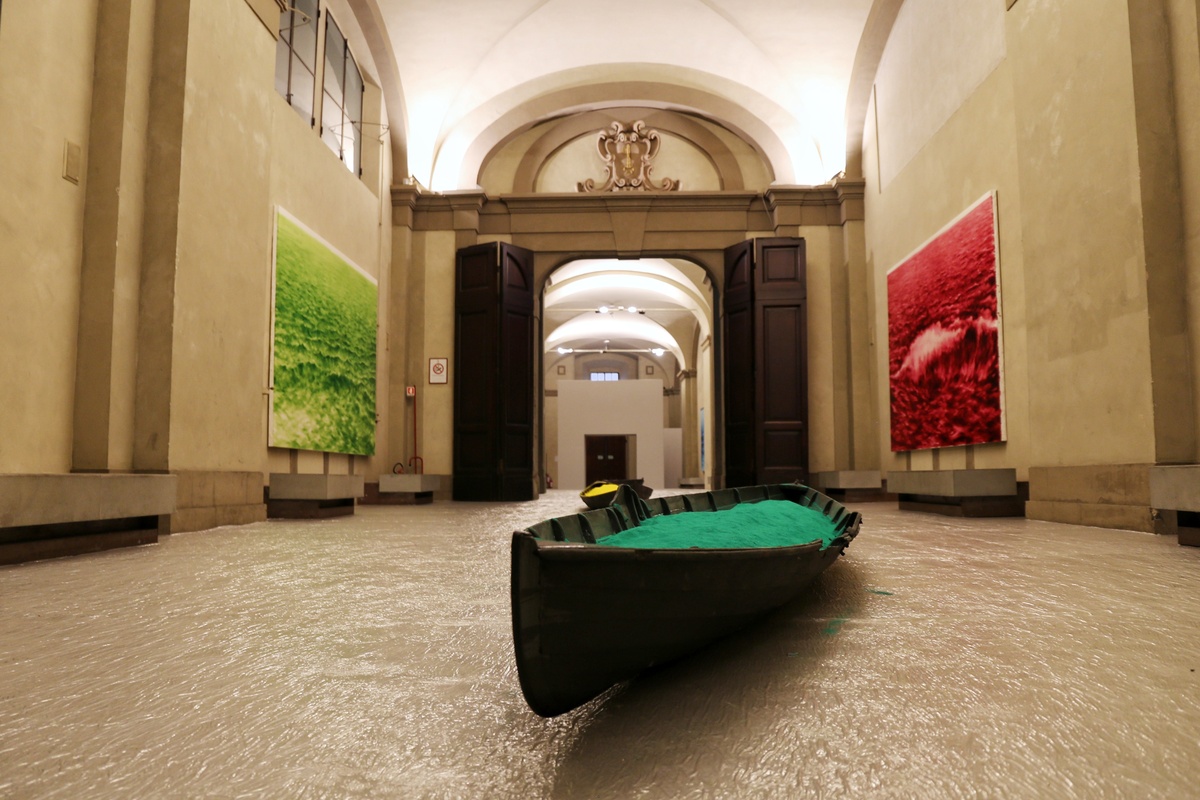 Viaggio di luce. Claudio Parmiggiani e Abel Herrero in mostra alla Galleria delle Carrozze di Palazzo Medici Riccardi.
