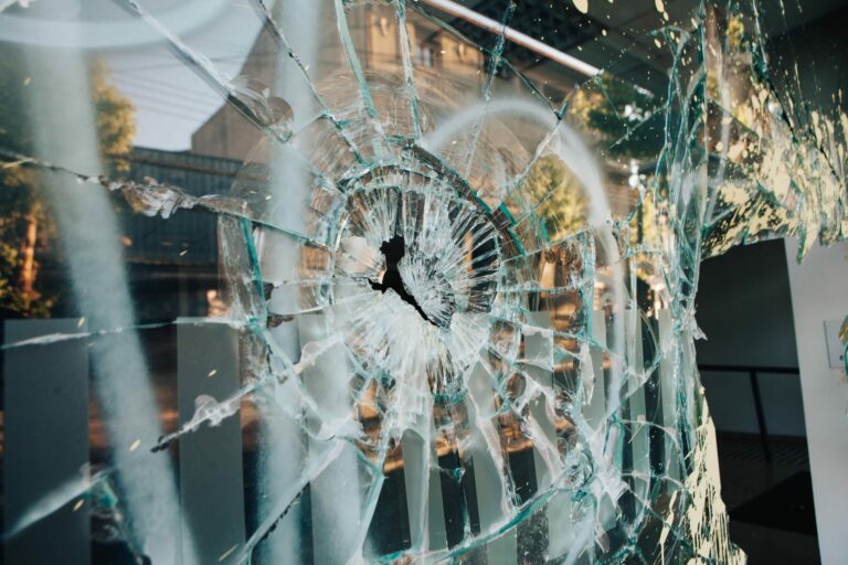 Spaccate a Firenze: più agenti e ristori per i negozi colpiti dai furti
