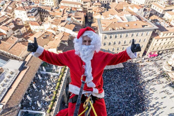 Eventi Firenze 16 17 dicembre 2023 Babbo natale auguri dall'alto