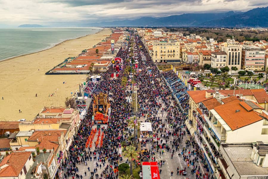 Carnevale Viareggio sfilata percorso viali mare