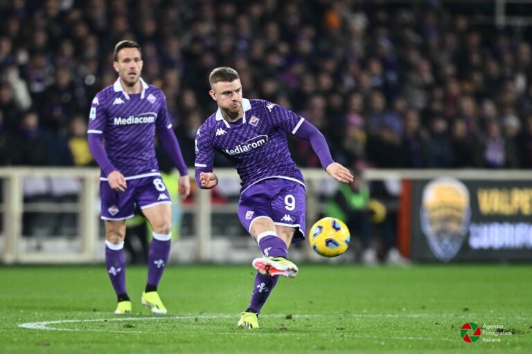 Lautaro castiga i viola. Le foto di Fiorentina-Inter
