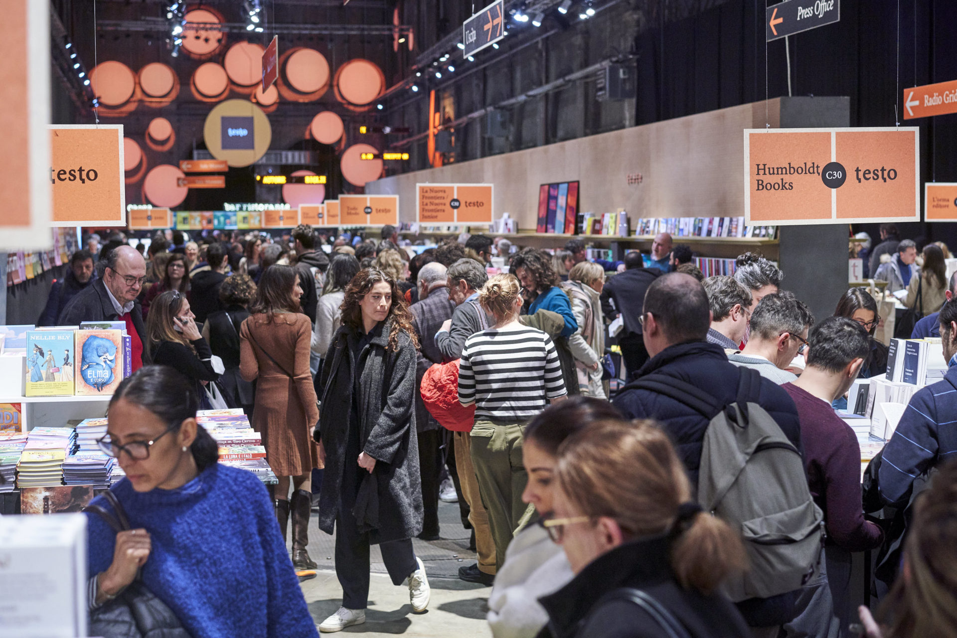 Testo 2024 Firenze, alla Leopolda il salone del libro Il Reporter