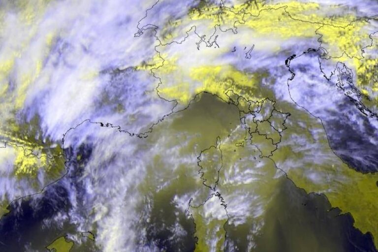 Cielo giallo in Toscana, perché? Tempesta di sabbia nel Sahara