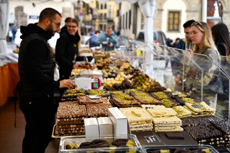 La fiera del cioccolato torna a Firenze in piazza Santa Croce
