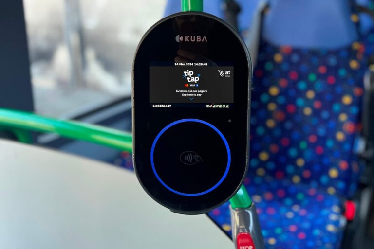 Il biglietto di autobus e tramvia è gratis, se usi la carta