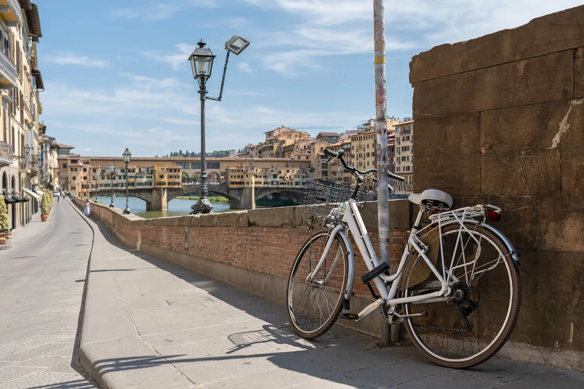 Bici Firenze Ponte Vecchio Pedala Firenze ti premia