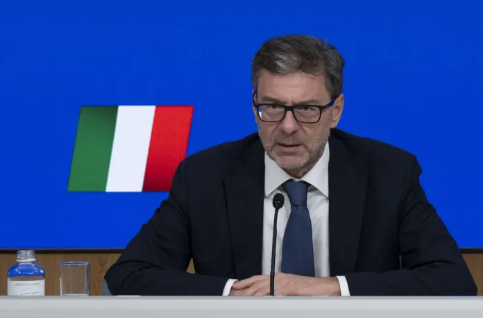 Giorgetti conferenza stampa manovra 2025 pensioni perequazione