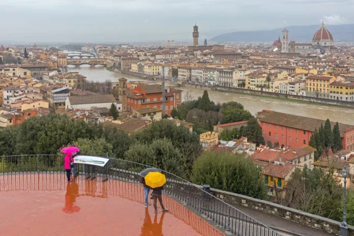 Maltempo Firenze fiume Arno allerta meteo