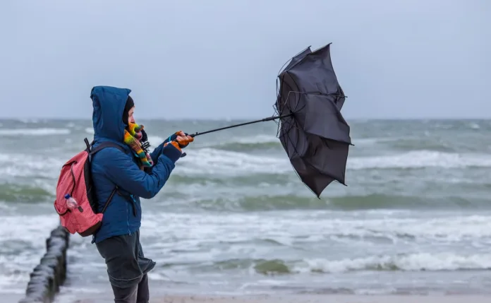 Allerta meteo vento pioggia ombrello