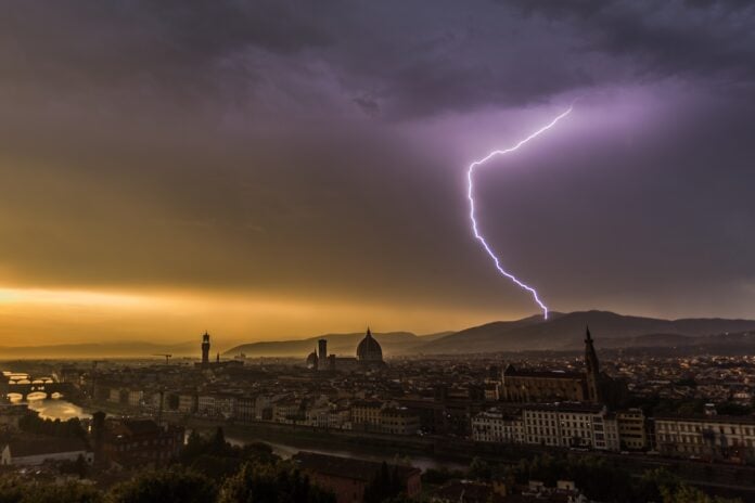 Tempesta fulmini come proteggersi ripararsi cosa fare