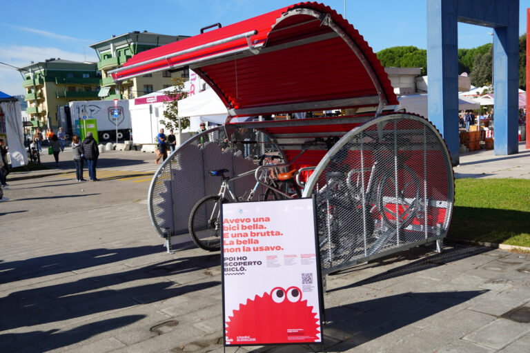 A Scandicci i bike box Biclò, rete di parcheggi urbani sicuri per bici