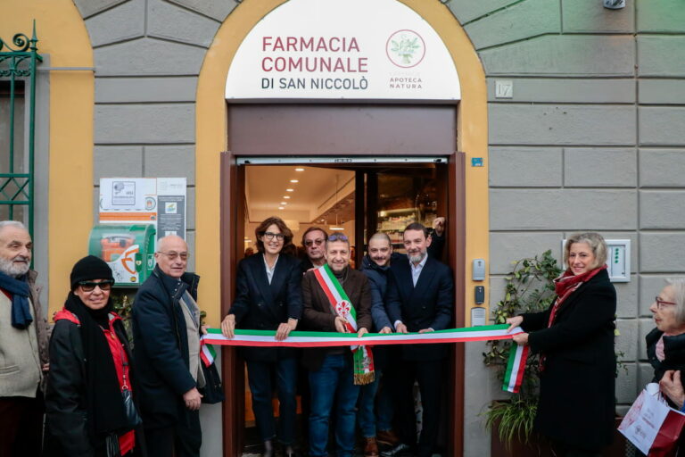 Nel bar di “Amici Miei” apre la farmacia comunale di San Niccolò