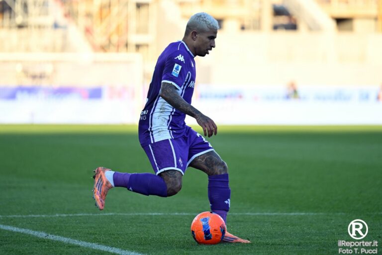 La Fiorentina vince nel ricordo di Rocco Commisso