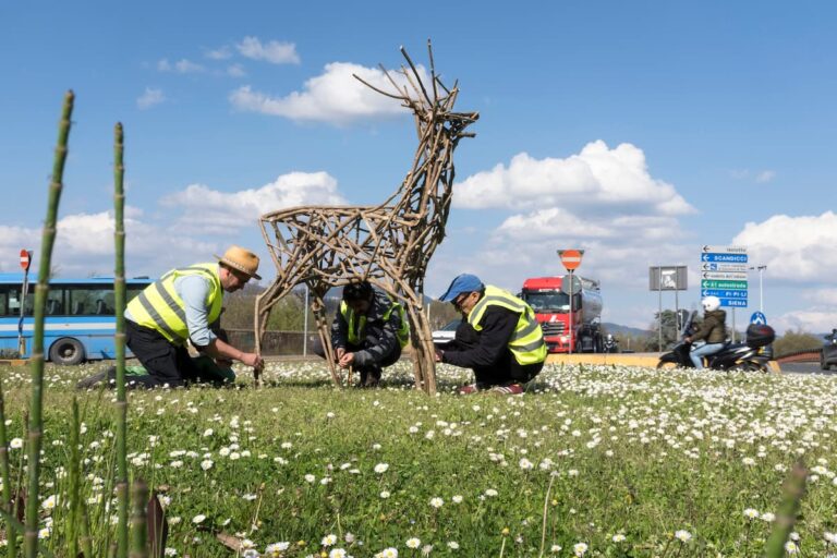 In Piazza Gaddi torna il cervo Vittorio (anzi Vittorio II)