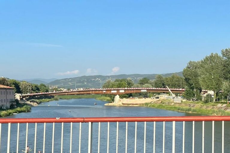 Aperto il nuovo ponte sull’Arno intitolato alle sorelle Nencioni