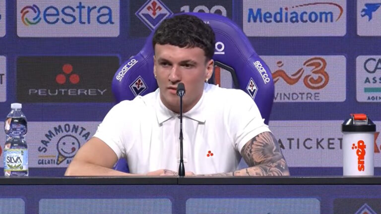 La Fiorentina ha presentato il difensore Alex Jimenez
