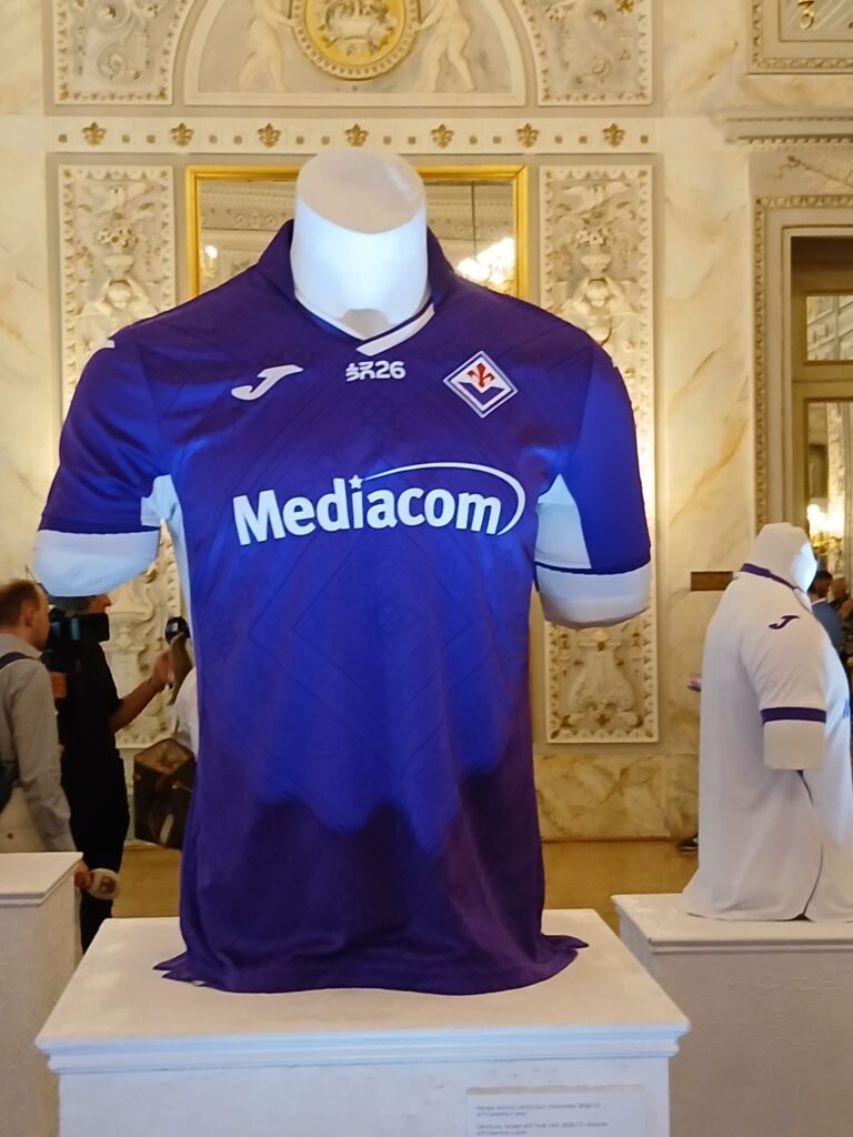 Joma incornicia la storia dell’ACF Fiorentina in una nuova divisa