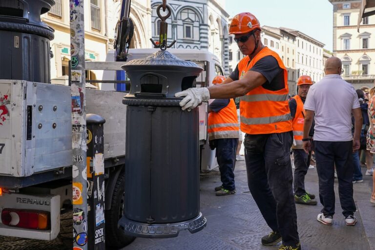 Nuovi cestini nel centro storico di Firenze