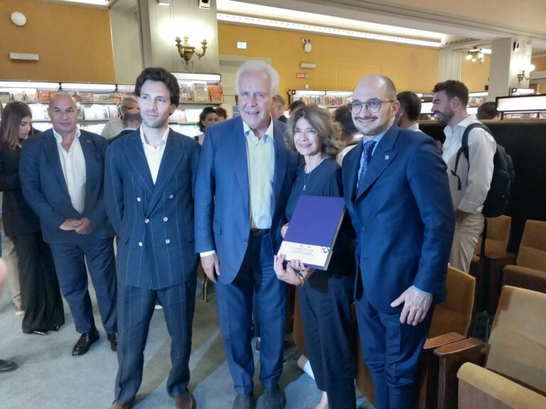 Presentato il libro ufficiale per i 100 anni della Fiorentina