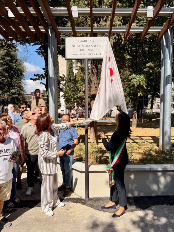 A Firenze apre il nuovo spazio urbano intitolato a Nelson Mandela 2 Unicoop Firenze Giardino Mandela 19.09 171